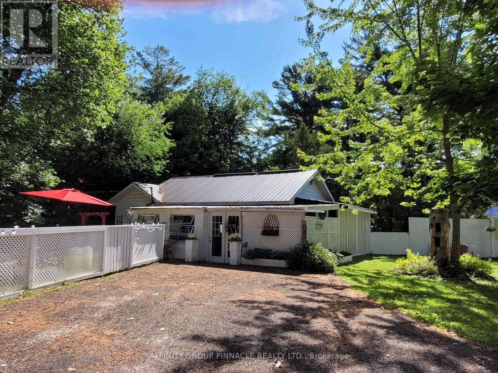 8 PARKHILL DRIVE, kawartha lakes (verulam), Ontario