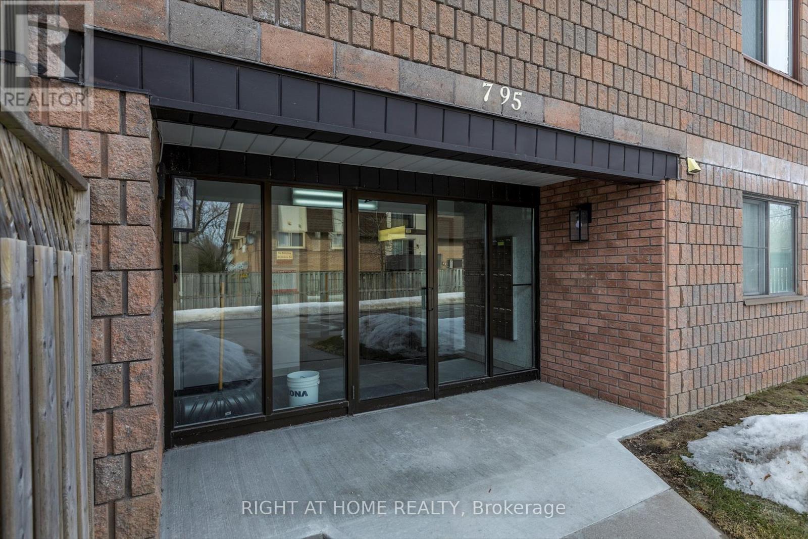 208 - 795 SHERBROOKE STREET, peterborough west (north), Ontario