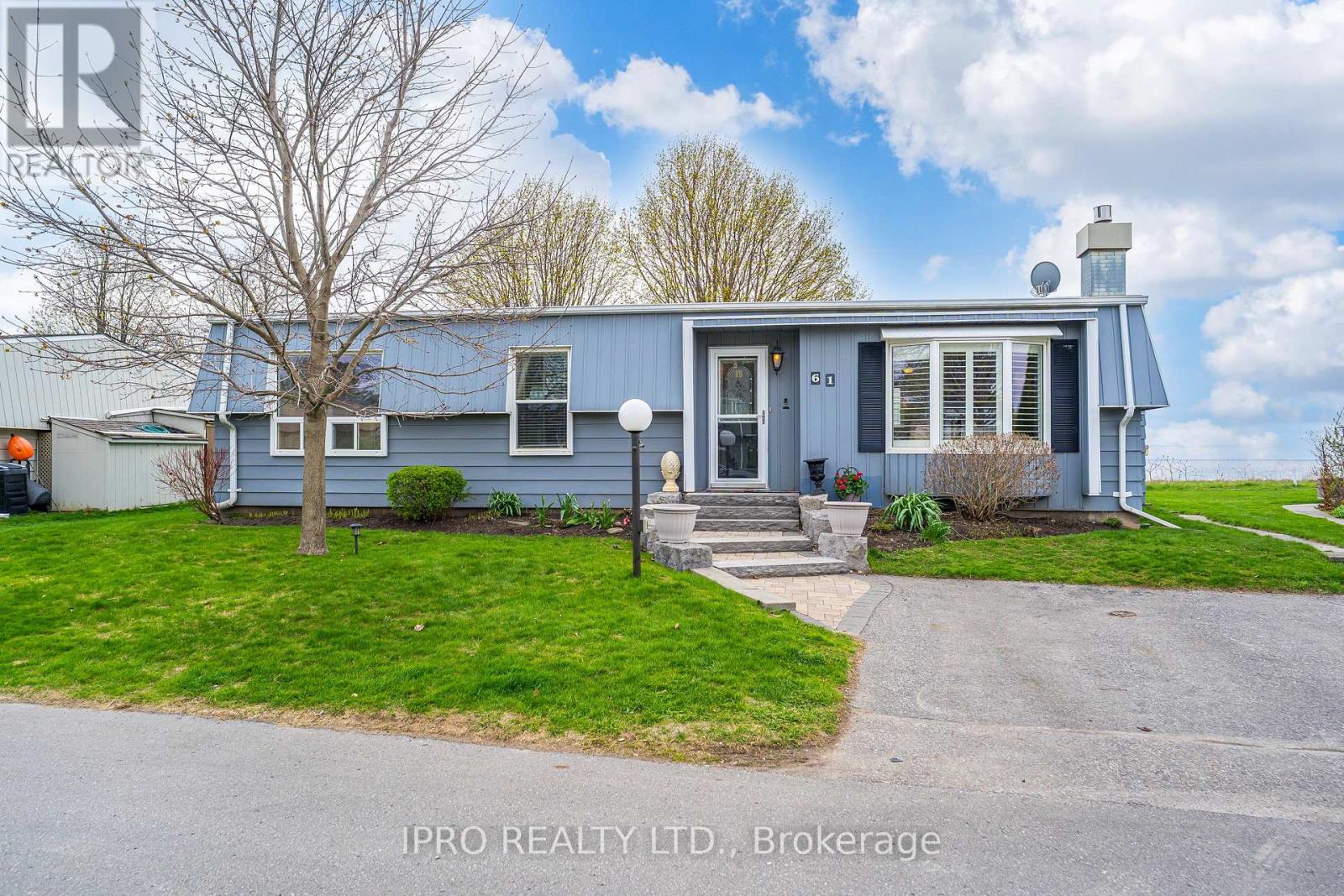 61 BLUFFS ROAD, clarington (newcastle), Ontario