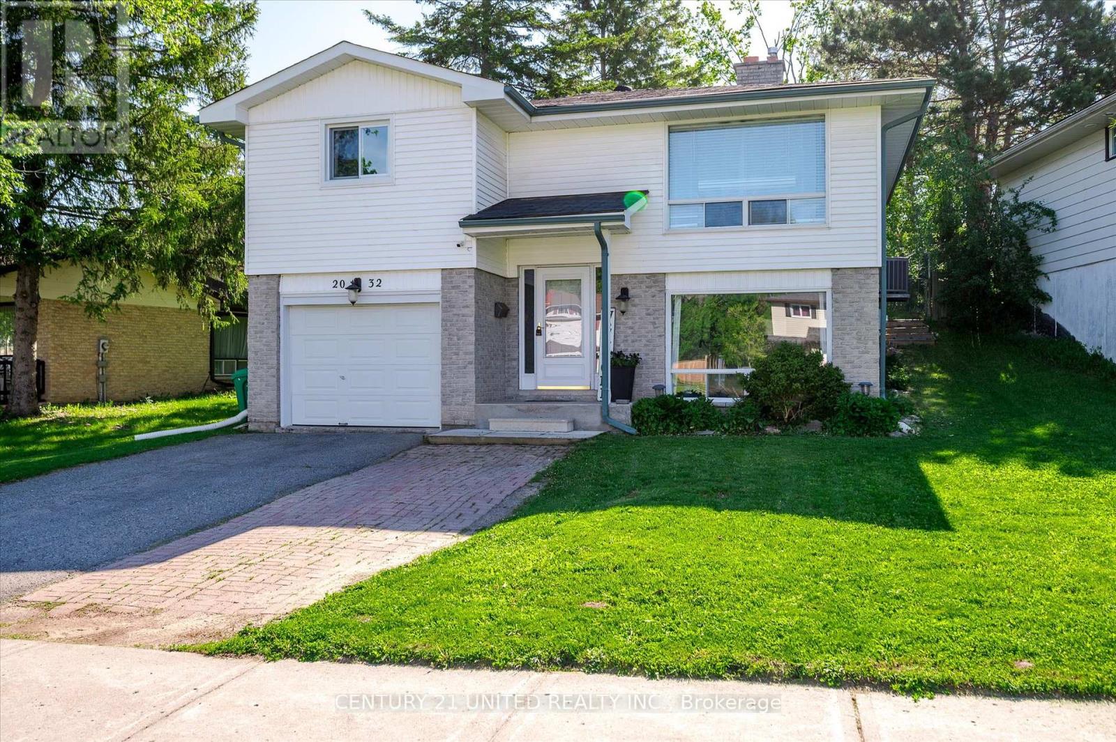 2032 WALKER AVENUE, peterborough east (south), Ontario