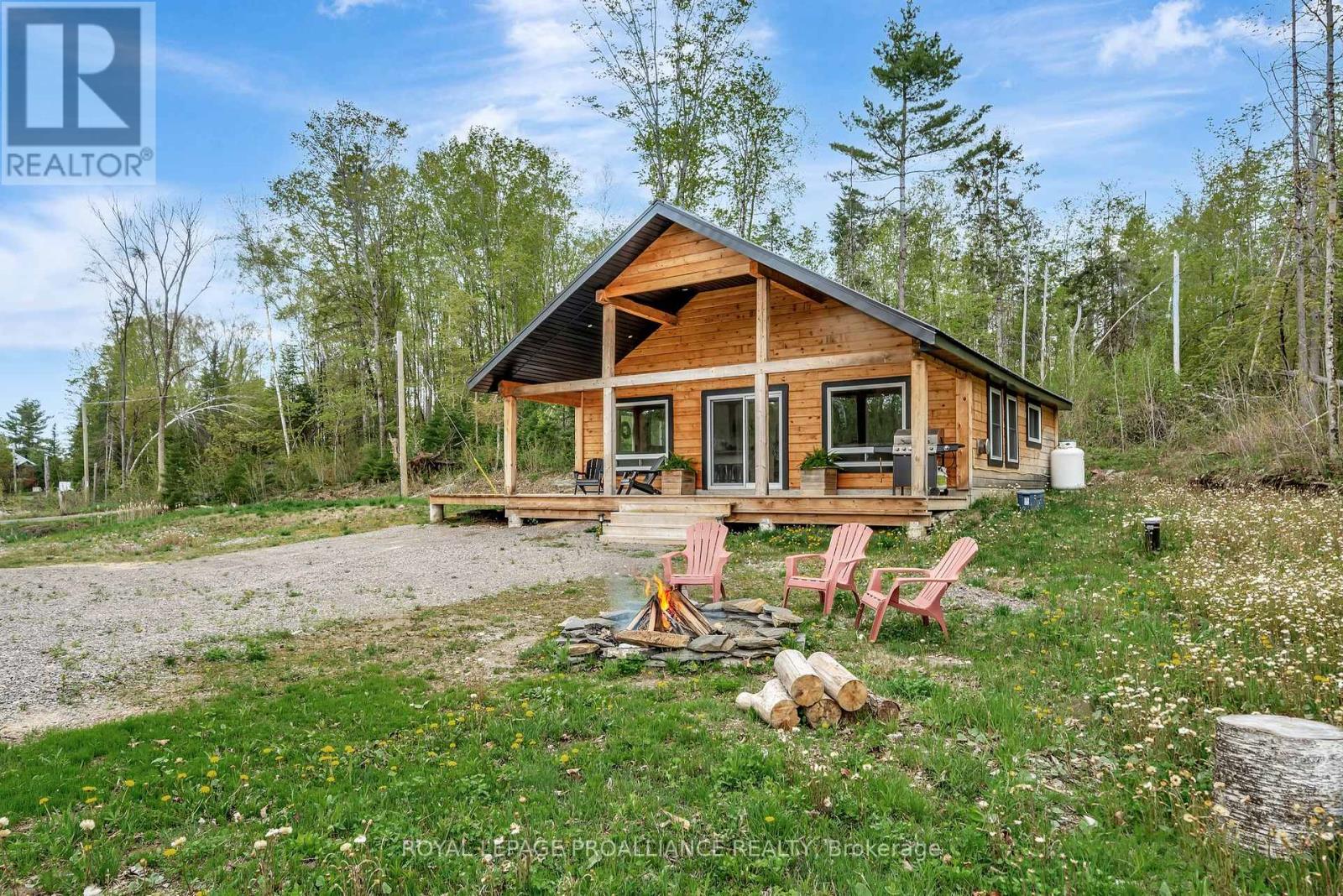 34 ELM LANE, tudor and cashel (cashel ward), Ontario