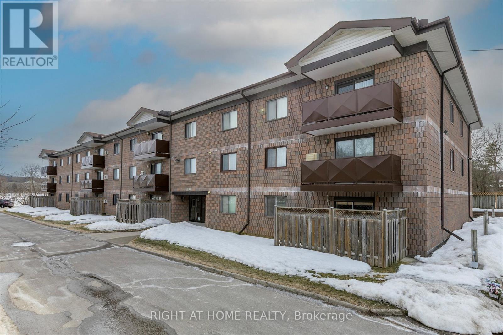 208 - 795 SHERBROOKE STREET, peterborough west (north), Ontario