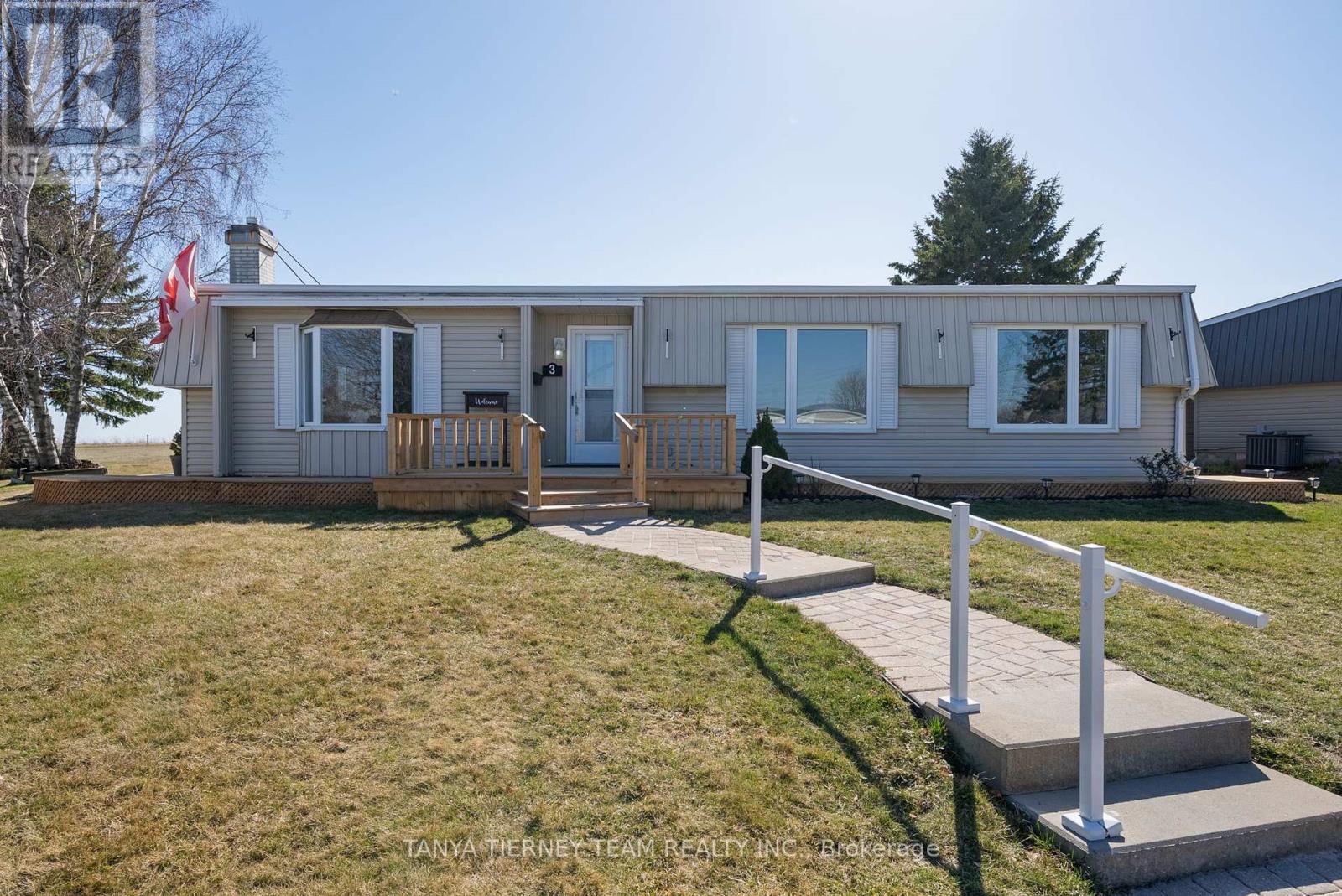 3 BLUFFS ROAD, clarington (bowmanville), Ontario
