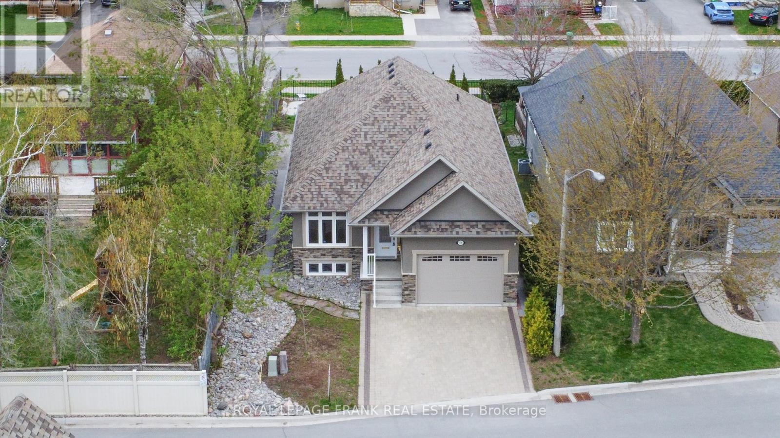 8 - 24 BRINTON DRIVE, peterborough south (west), Ontario