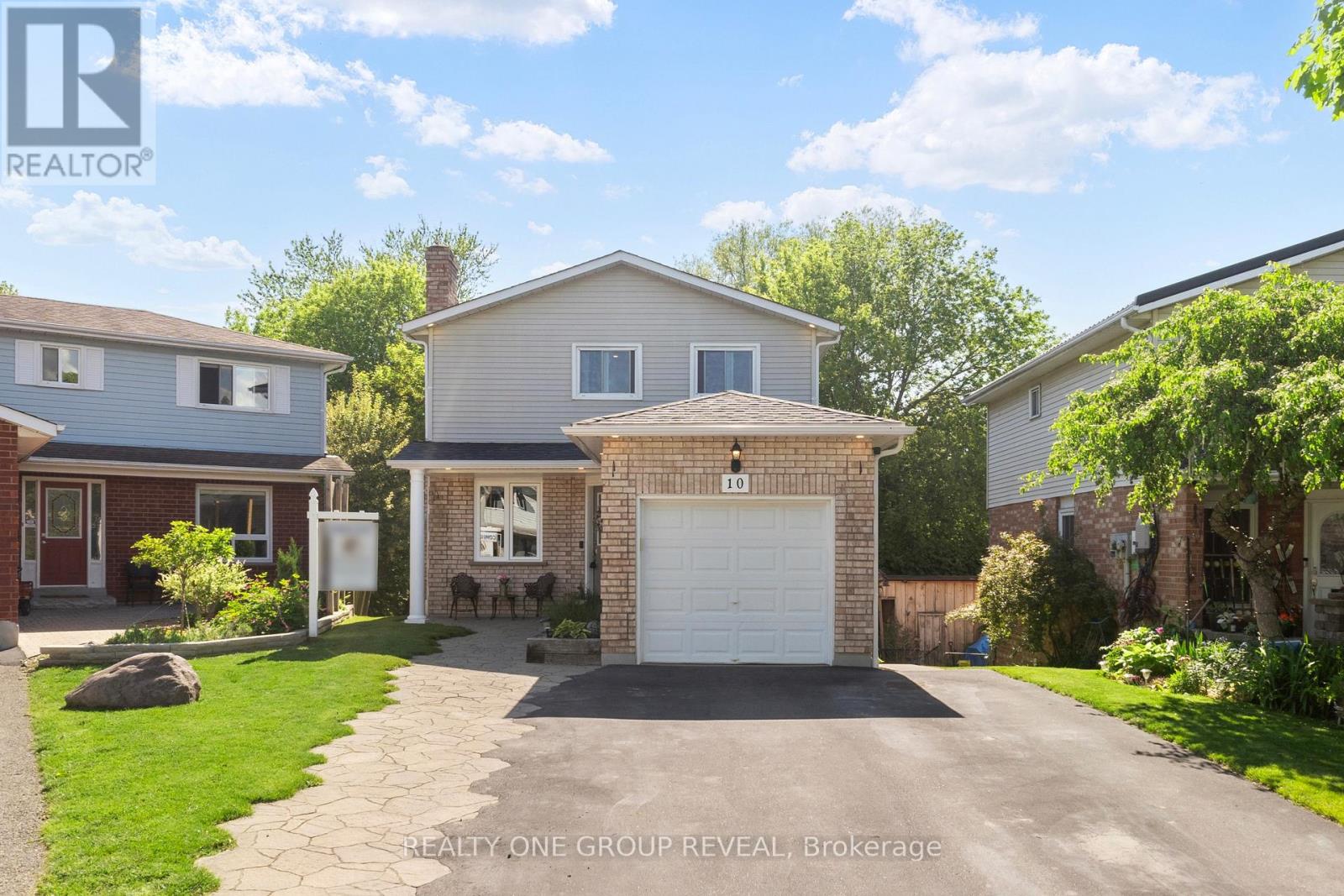 10 SYLVIA COURT, clarington (newcastle), Ontario