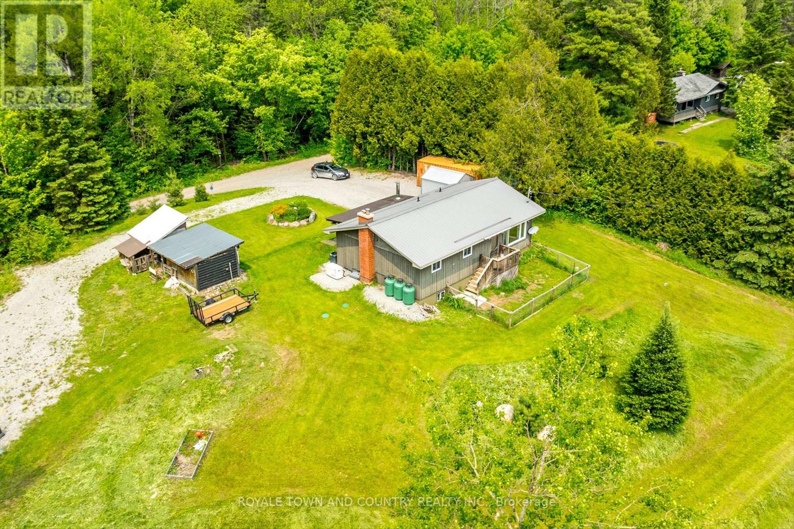 1042 TWEED DRIVE, highlands east (glamorgan), Ontario
