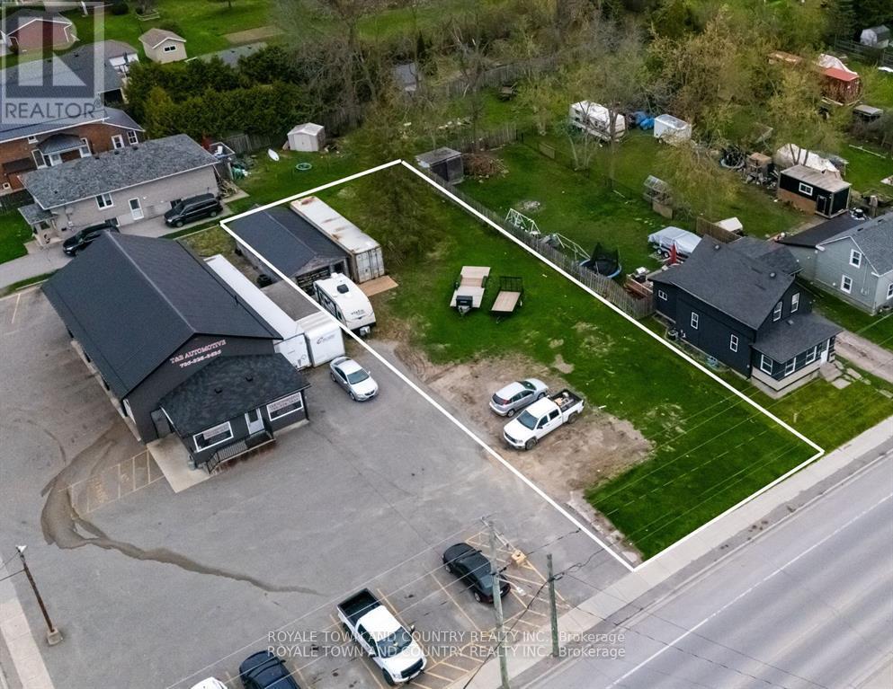 122 QUEEN STREET, kawartha lakes (lindsay), Ontario