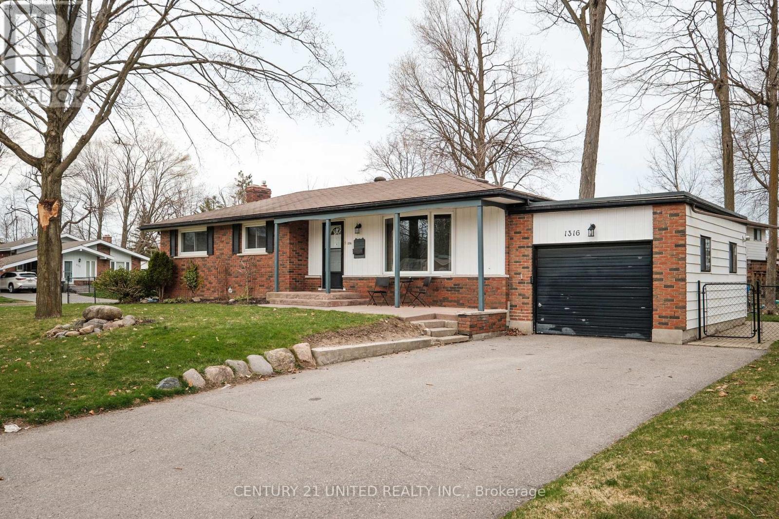 1316 BATHURST STREET, peterborough north (central), Ontario