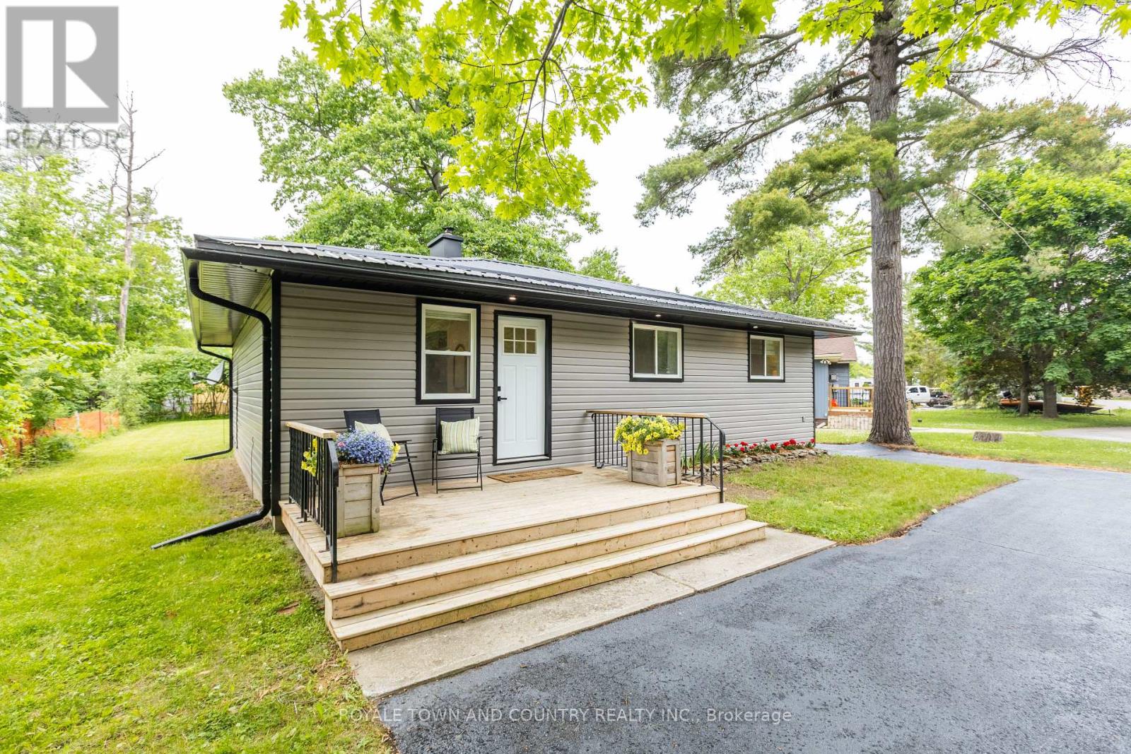 9 PARKHILL DRIVE, kawartha lakes (fenelon falls), Ontario