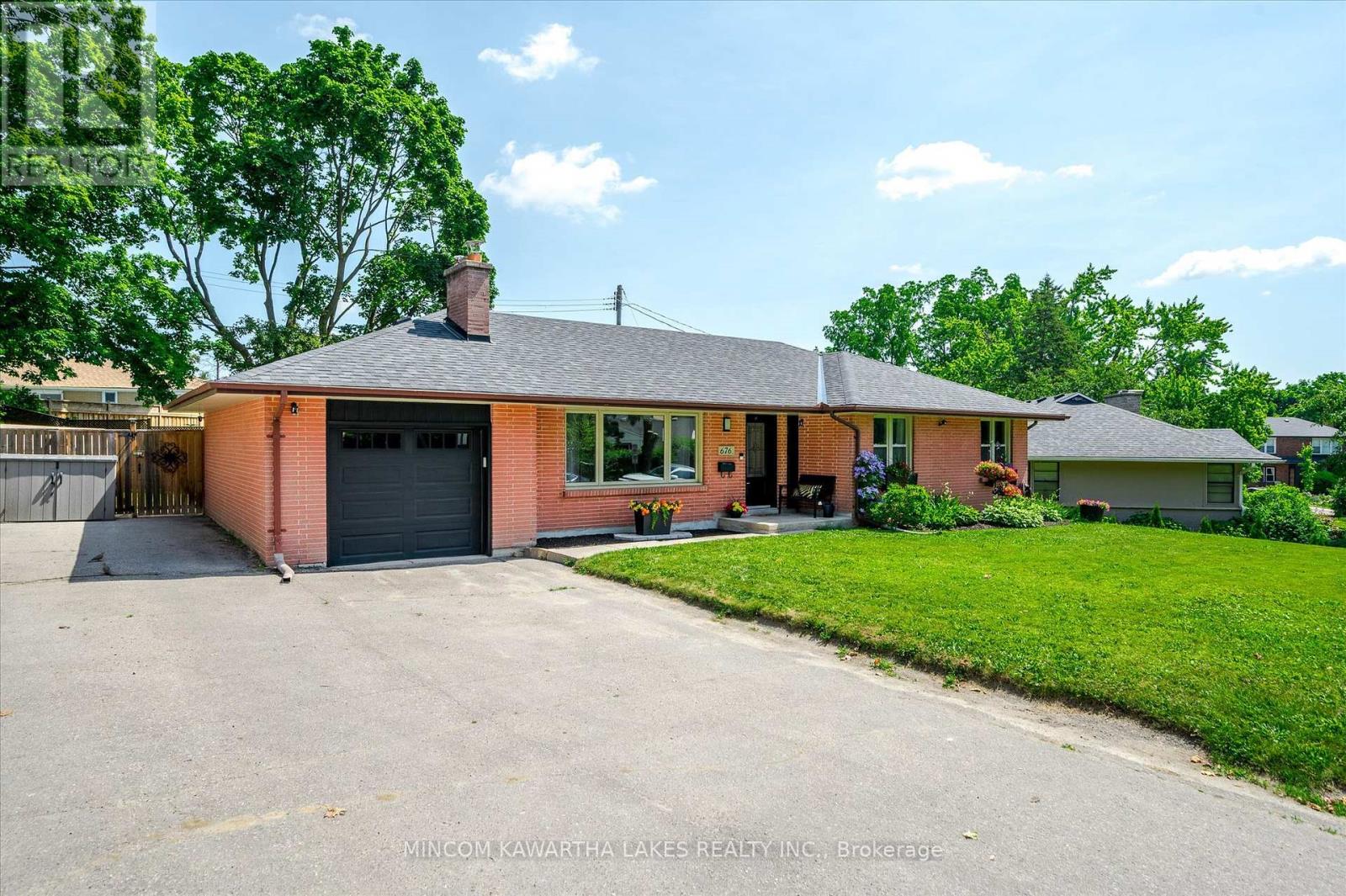 676 VICTORY CRESCENT, peterborough central (old west end), Ontario