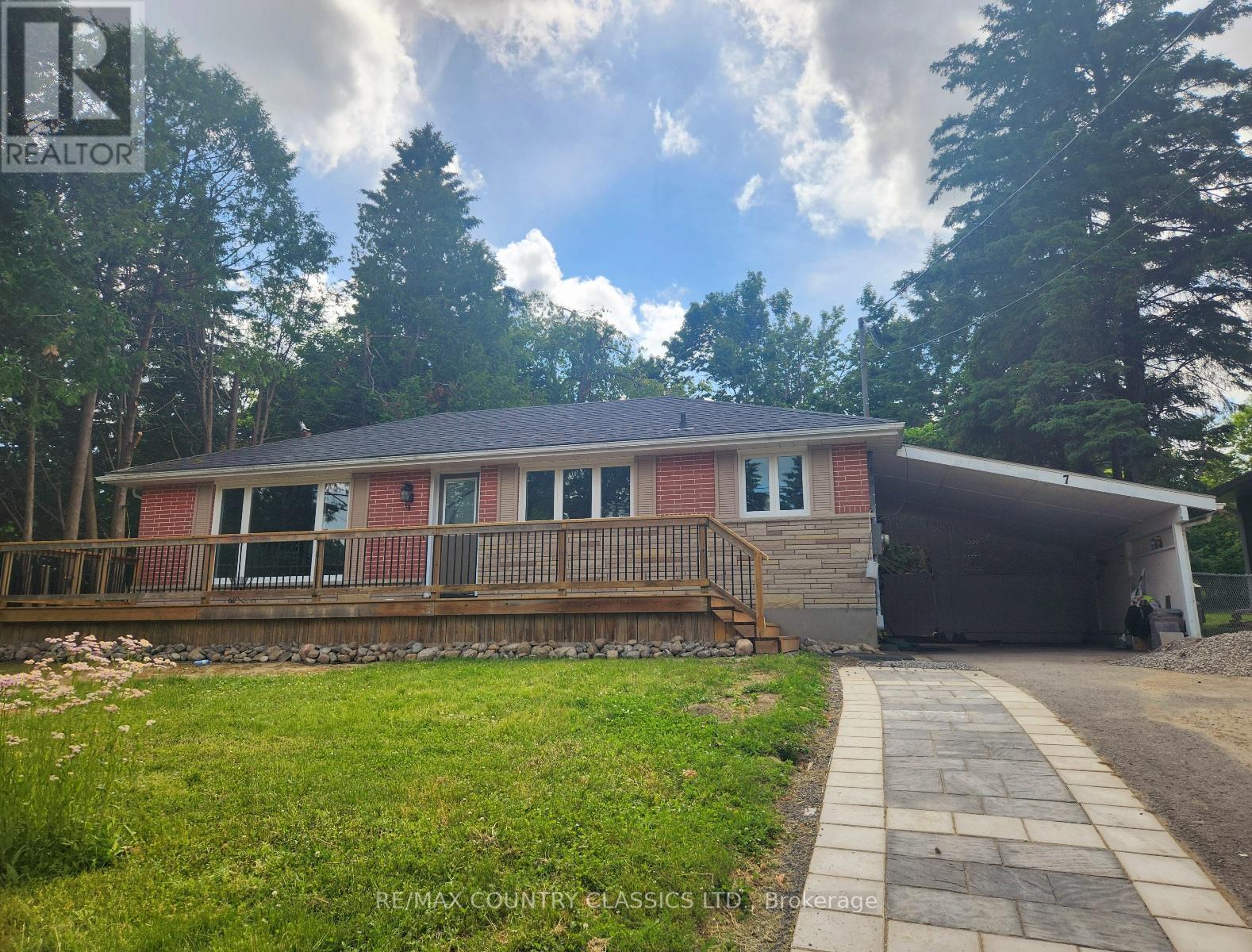 LOWER - 7 BEECHWOOD DRIVE, peterborough west (central), Ontario