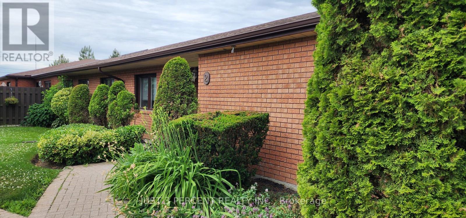26 - 36 CHAMPLAIN CRESCENT, peterborough north (university heights), Ontario