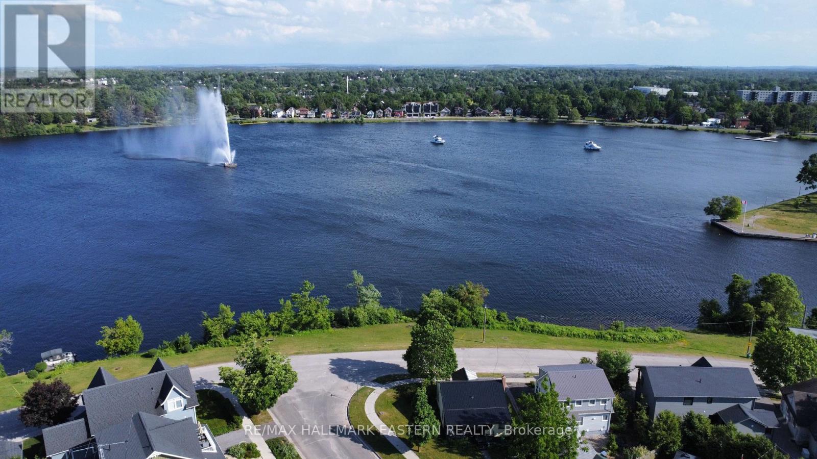 63 EDGEWATER BOULEVARD, peterborough east (central), Ontario