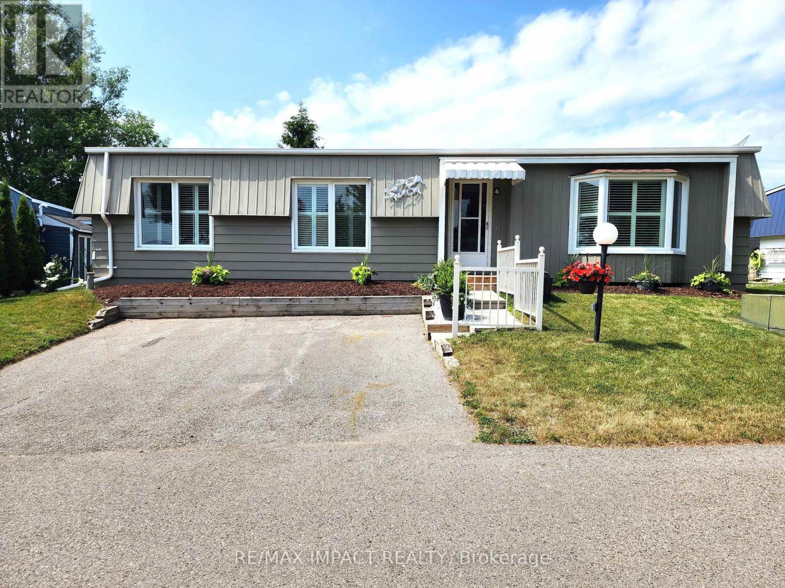 4 CHAMPLAIN COURT, clarington (newcastle), Ontario
