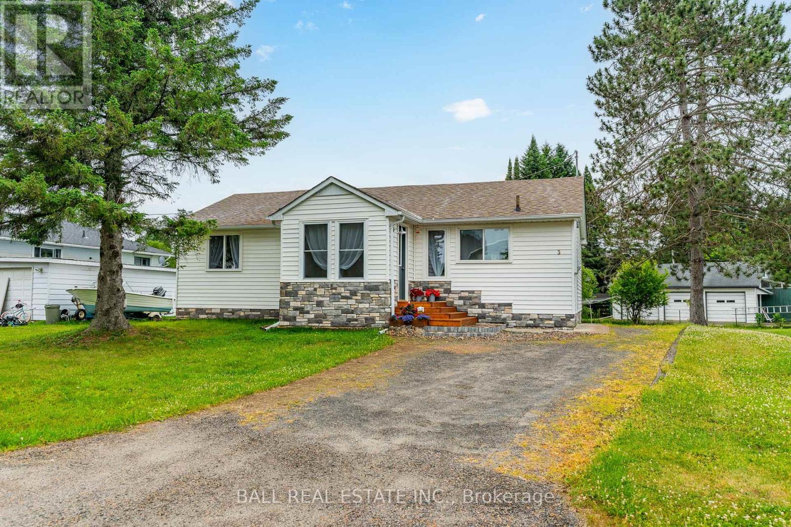 3 LARCH STREET, highlands east (bicroft ward), Ontario