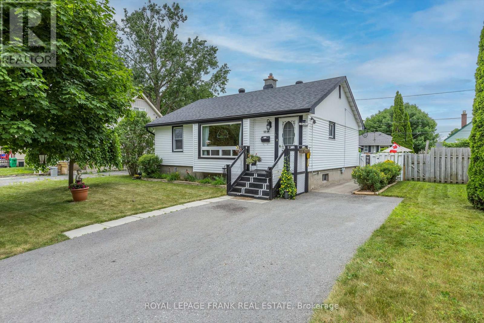689 HAWLEY STREET, peterborough south (west), Ontario