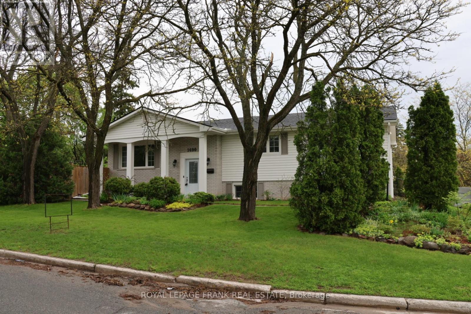 1690 PINEHILL DRIVE, peterborough west (north), Ontario