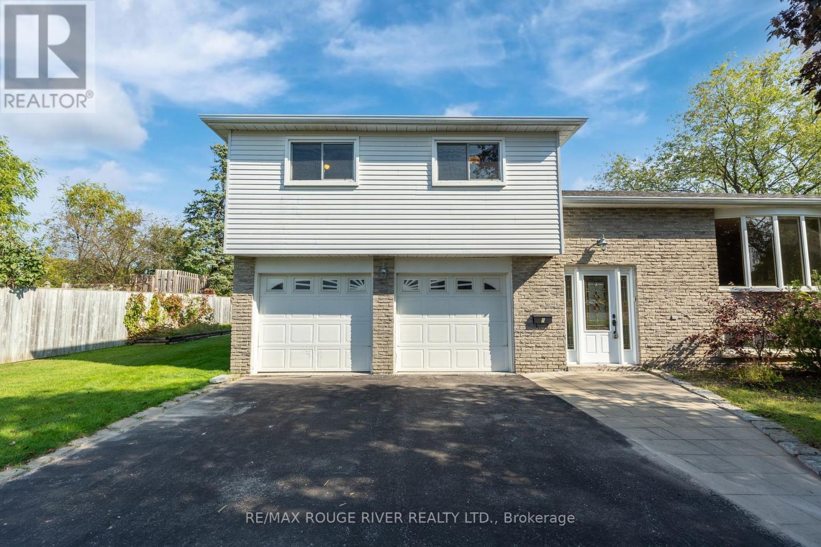 1 APPLEWOOD CRESCENT, kawartha lakes (lindsay), Ontario