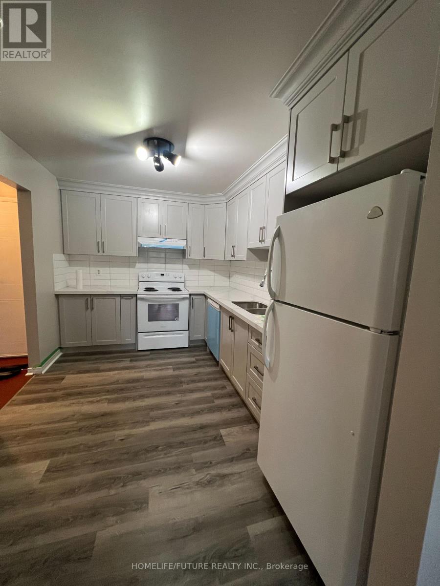 28 - 36 CHAMPLAIN CRESCENT, peterborough north (university heights), Ontario