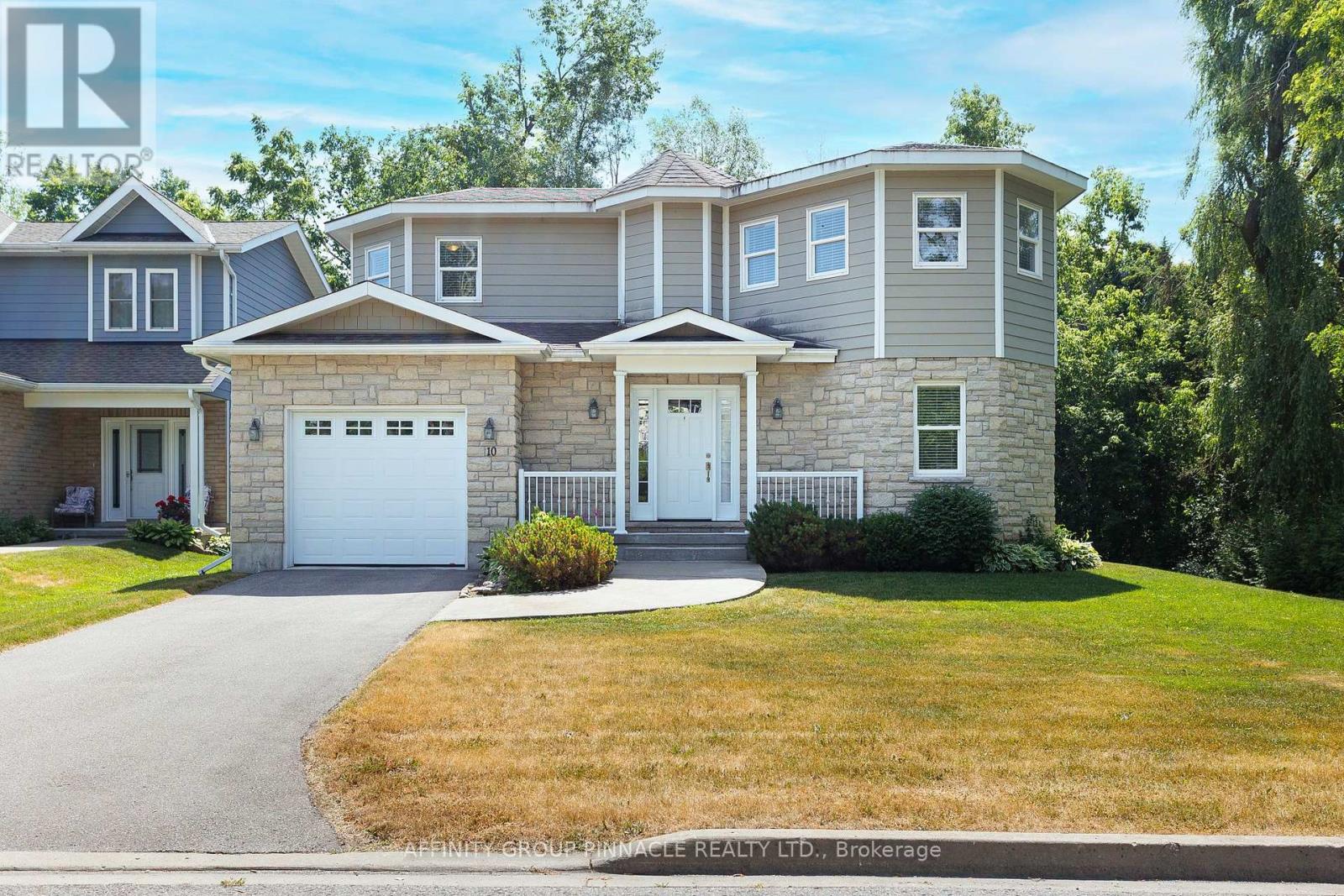 10 DEANE STREET, kawartha lakes (fenelon falls), Ontario