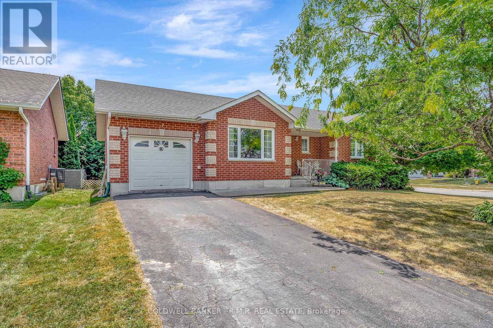 7 EAKINS CRESCENT, kawartha lakes (lindsay), Ontario
