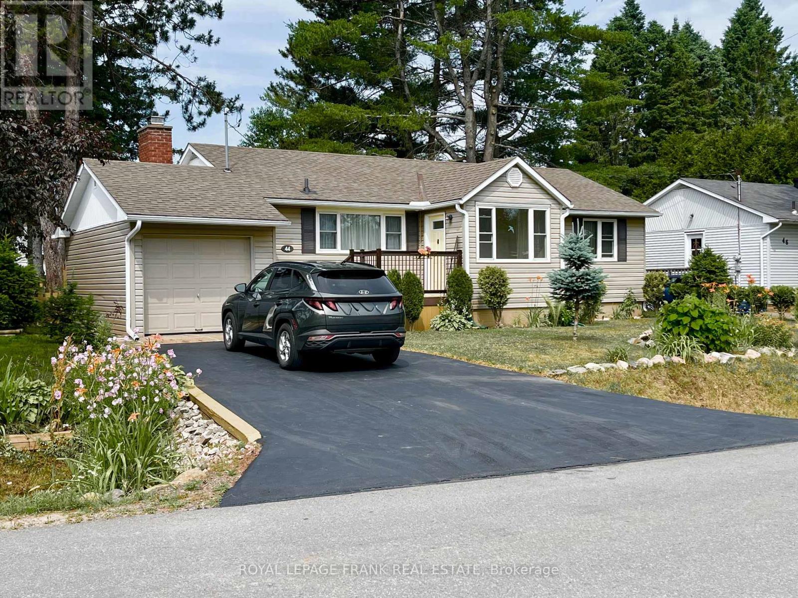 44 HEMLOCK STREET, highlands east (bicroft ward), Ontario