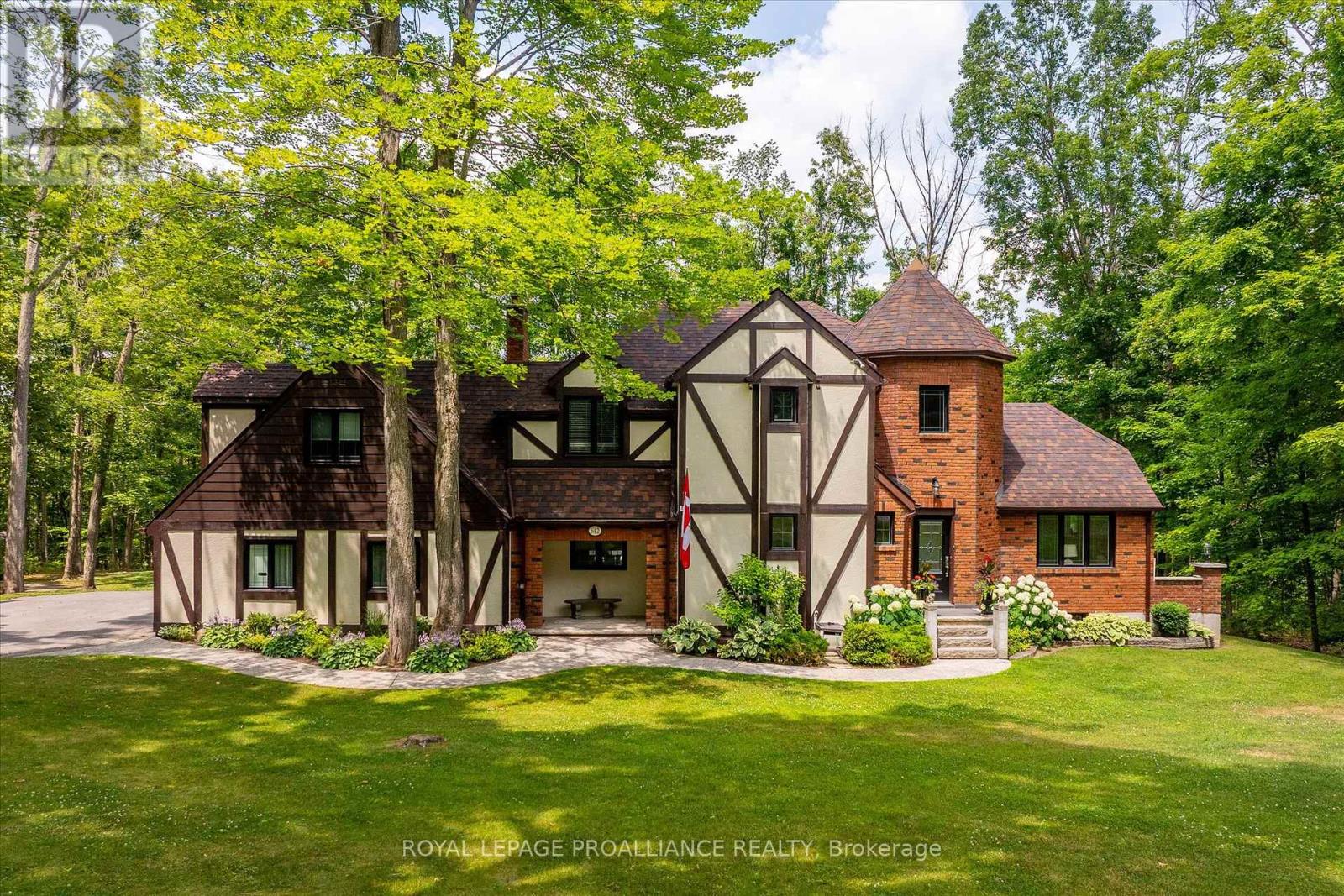 642 DINSDALE STREET, selwyn, Ontario