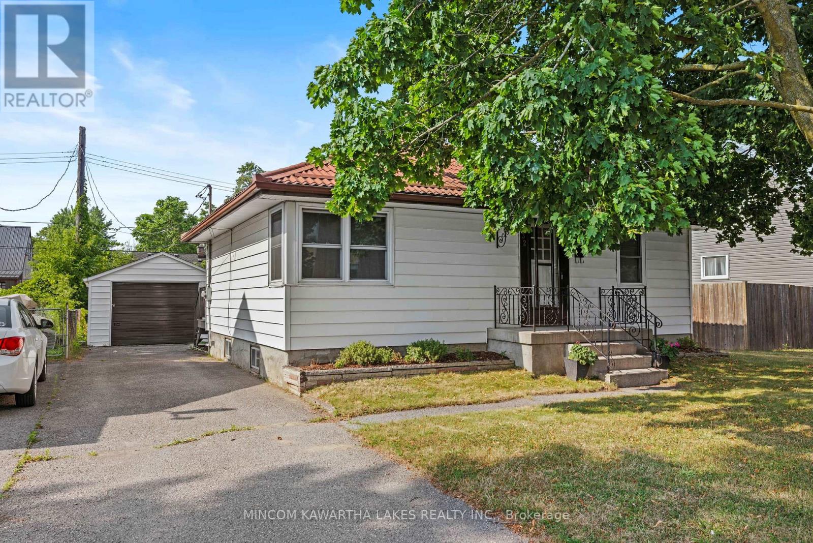 <h3>$469,000</h3><p>632 Gillespie Avenue, Peterborough South (West), Ontario</p>