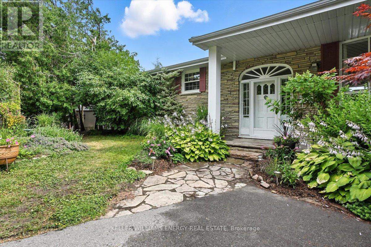76 MAPLE CRESCENT, peterborough west (north), Ontario