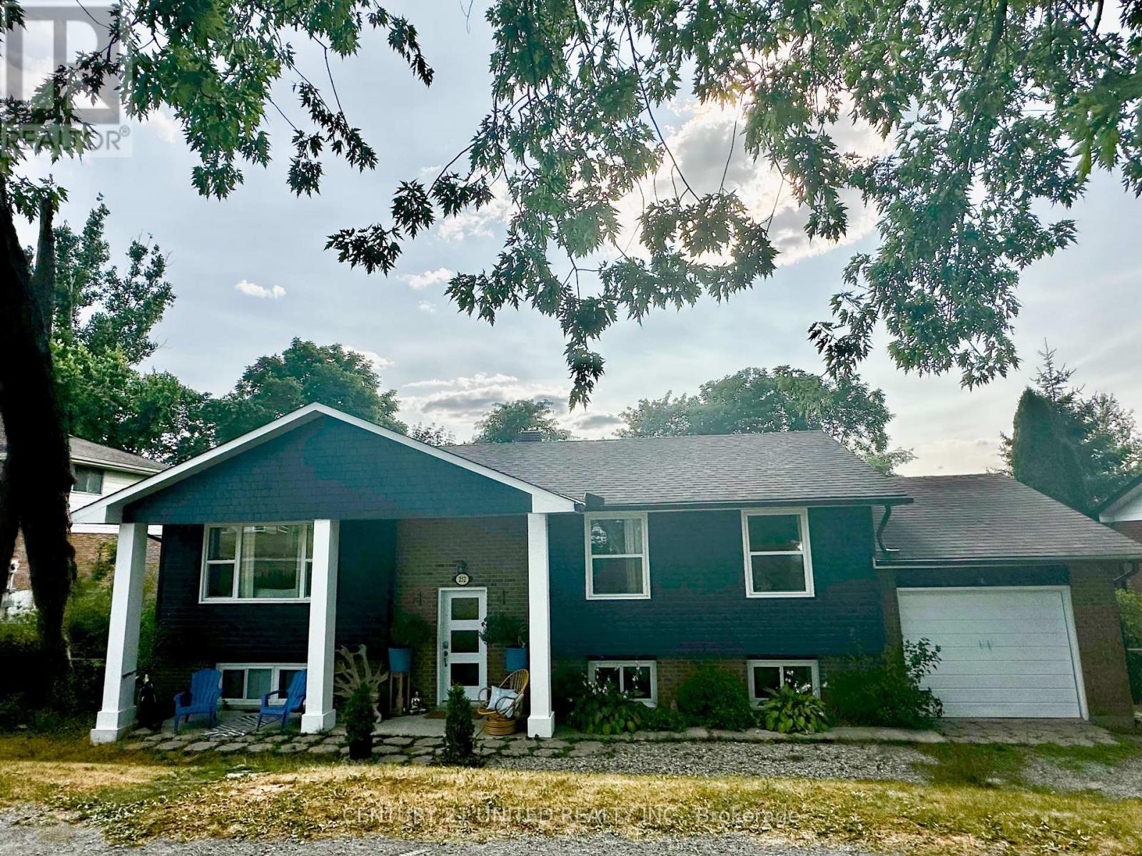 252 QUEEN STREET, selwyn, Ontario