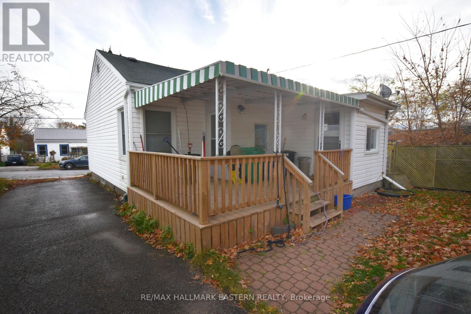 677 PARK STREET N, peterborough north (south), Ontario