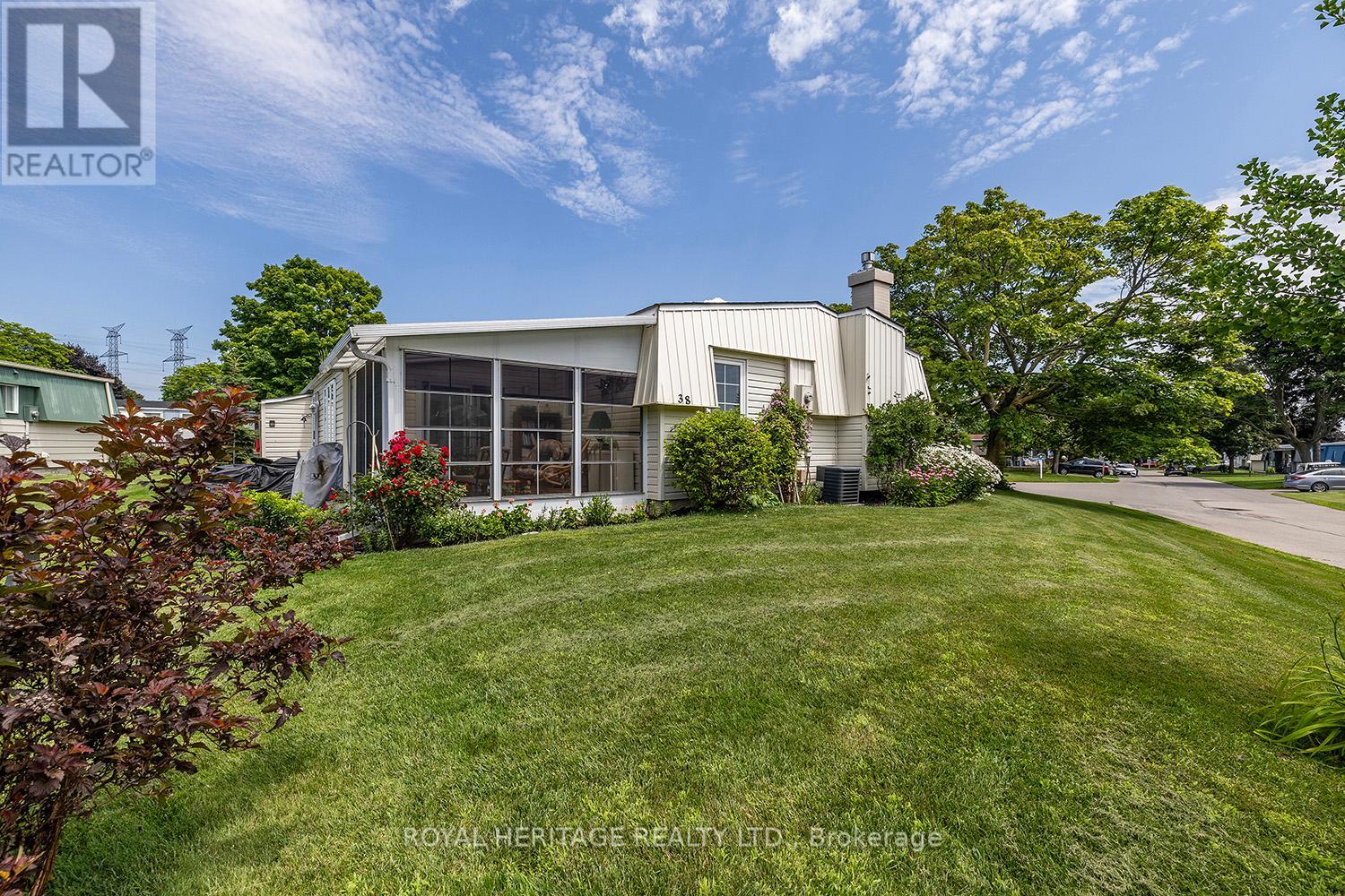 38 BLUFFS ROAD E, clarington (newcastle), Ontario