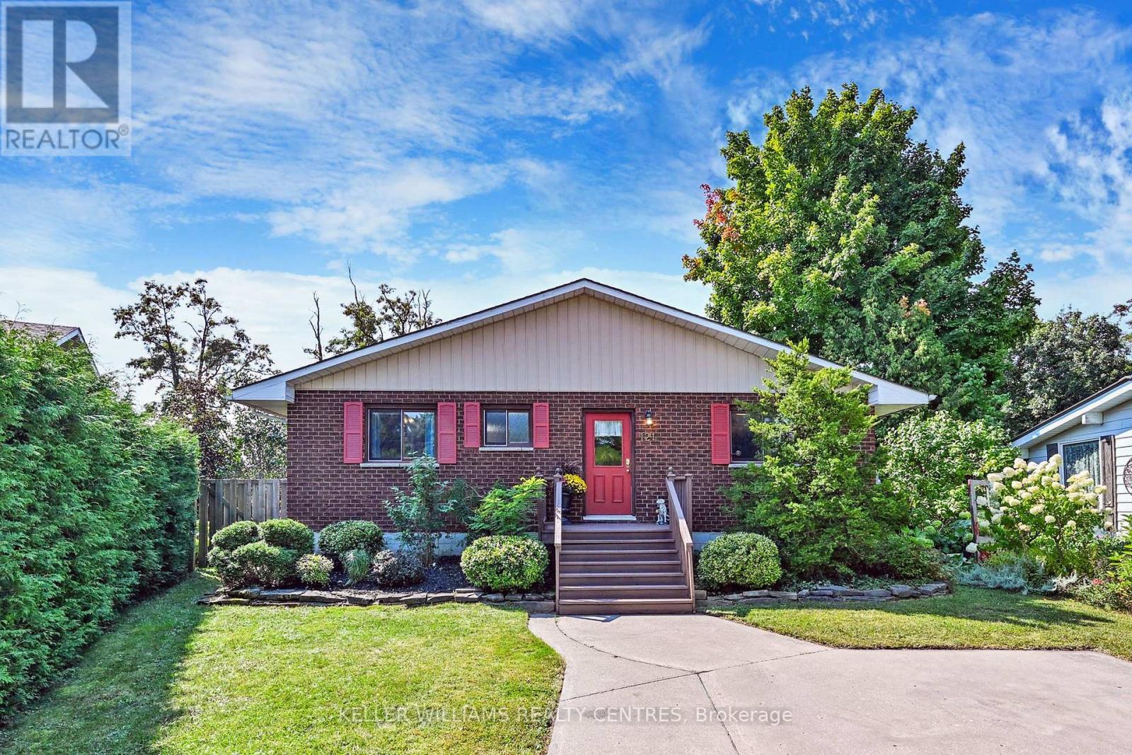 121 QUEEN STREET, kawartha lakes (fenelon falls), Ontario