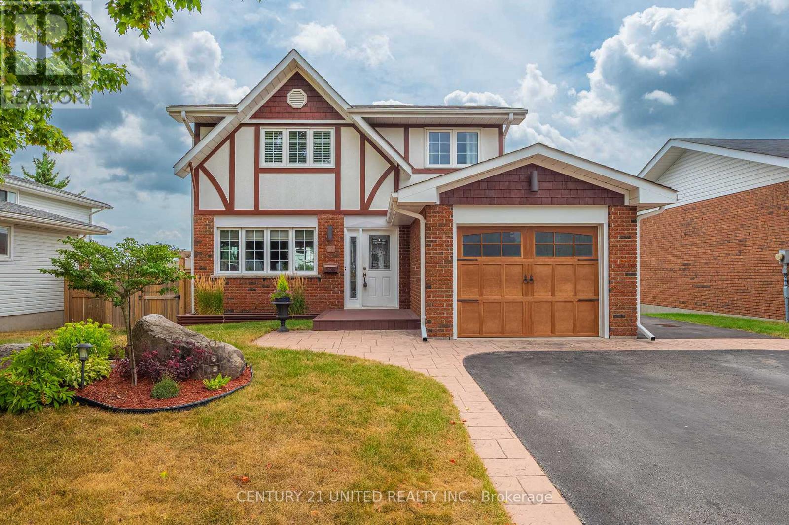 7 BAYLEAF COURT, peterborough west (central), Ontario