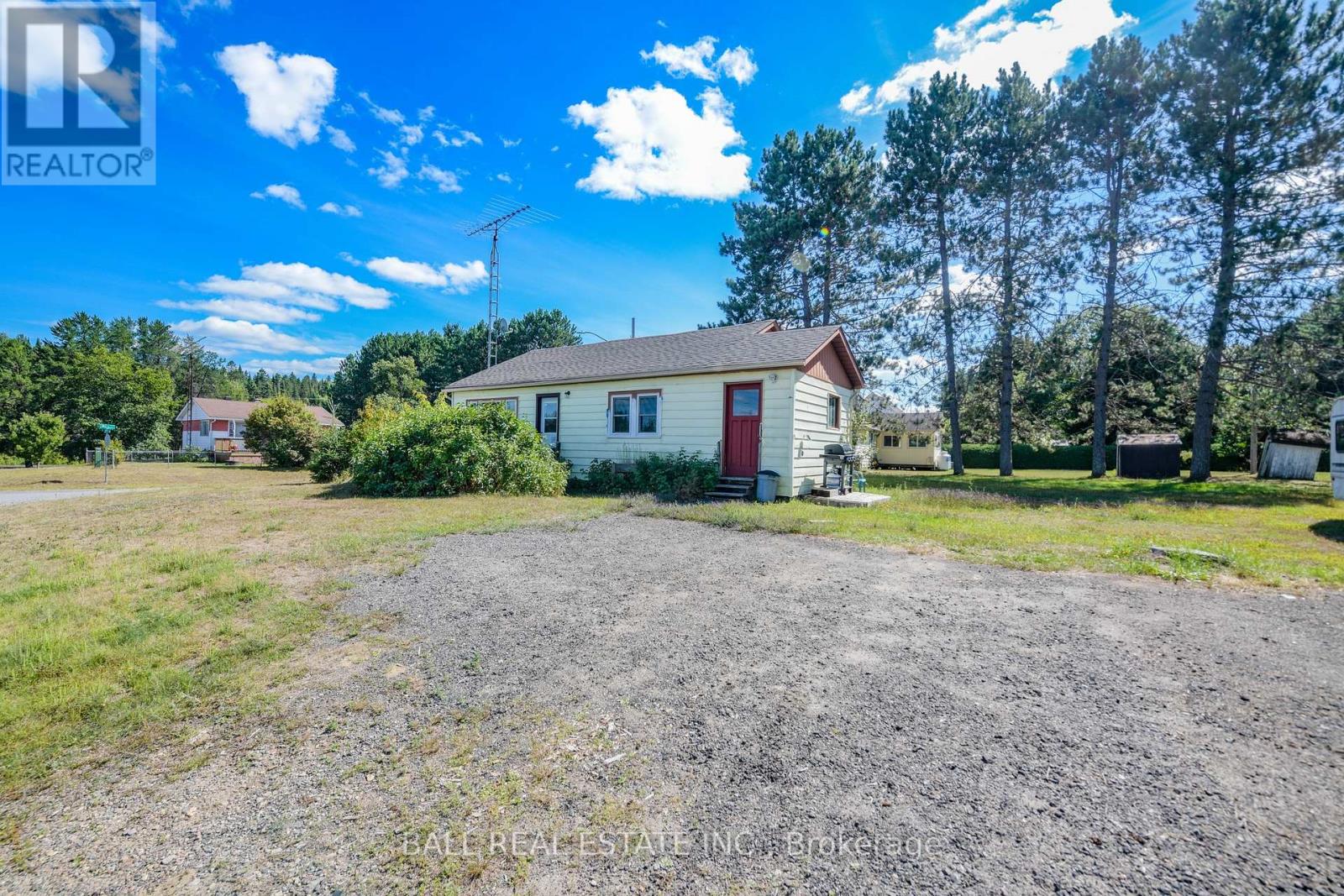 25 FIRST AVENUE, south algonquin, Ontario