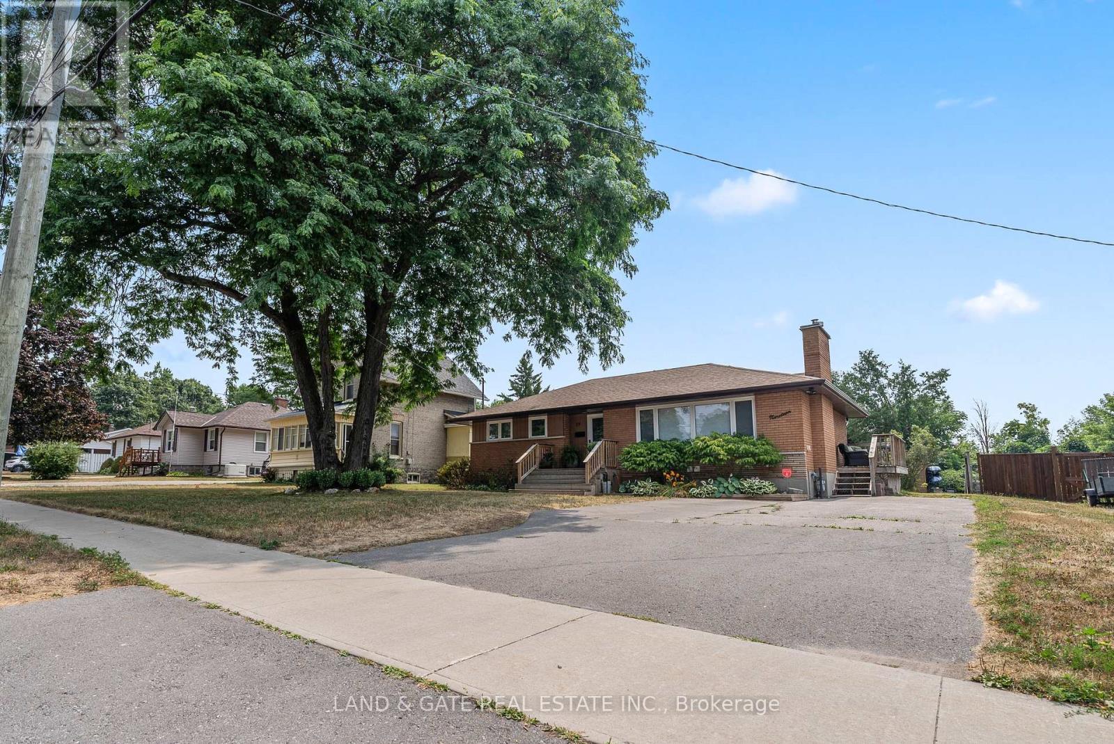 LOWER - 19 KAWARTHA DRIVE, kawartha lakes (lindsay), Ontario