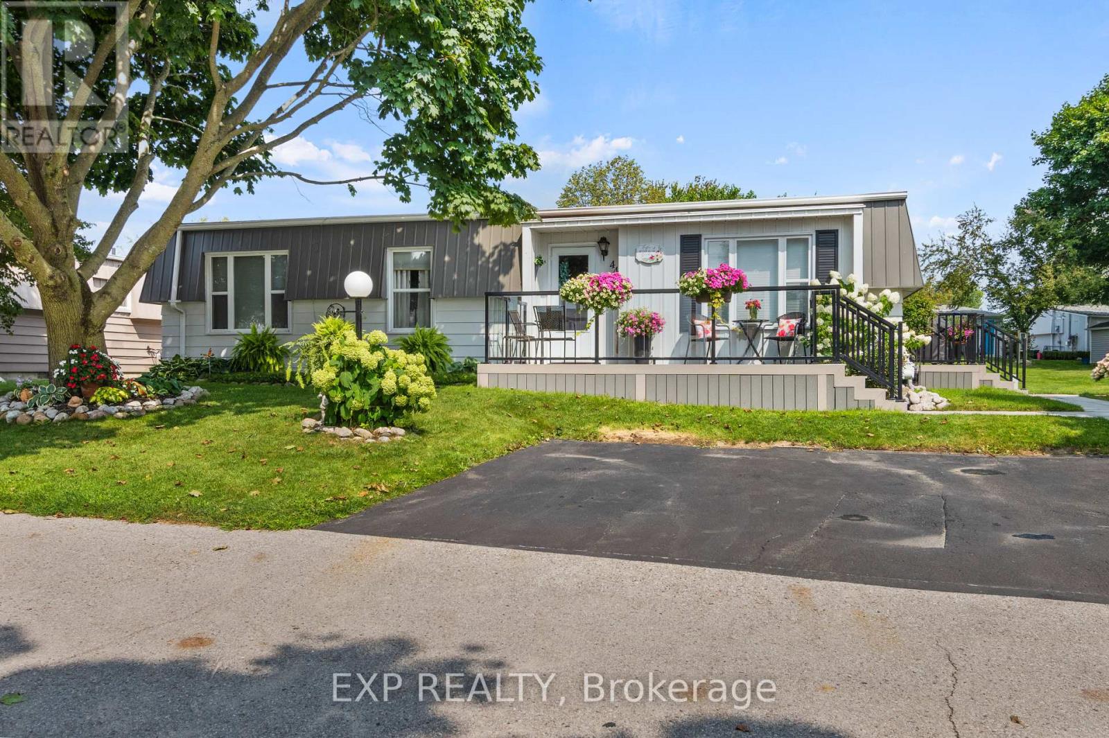 44 BLUFFS ROAD, clarington (bowmanville), Ontario
