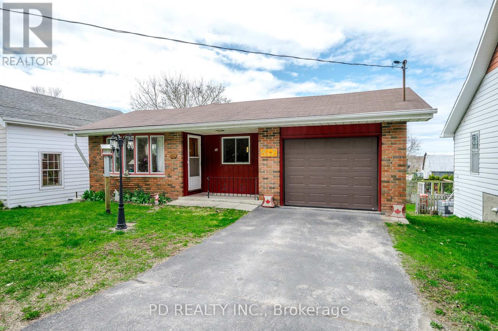 28 BOND STREET E, kawartha lakes (fenelon falls), Ontario
