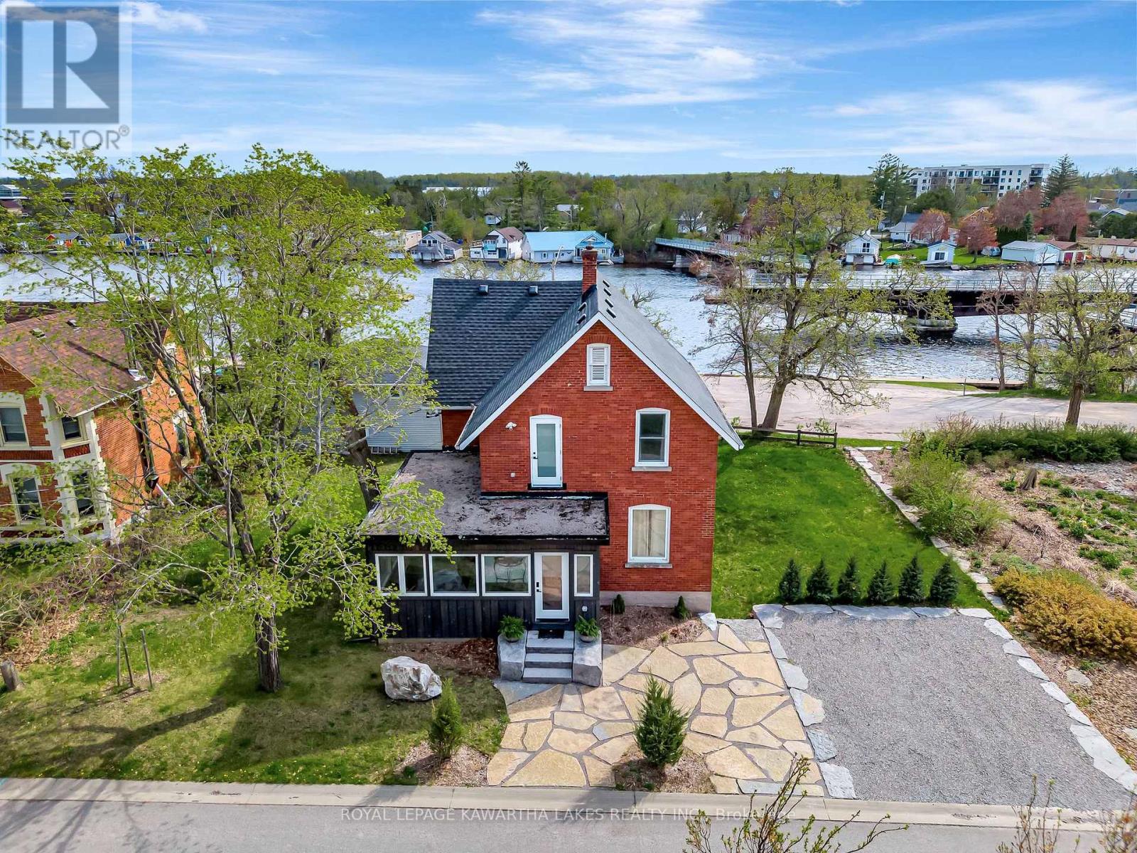 45 OAK STREET, kawartha lakes (fenelon falls), Ontario