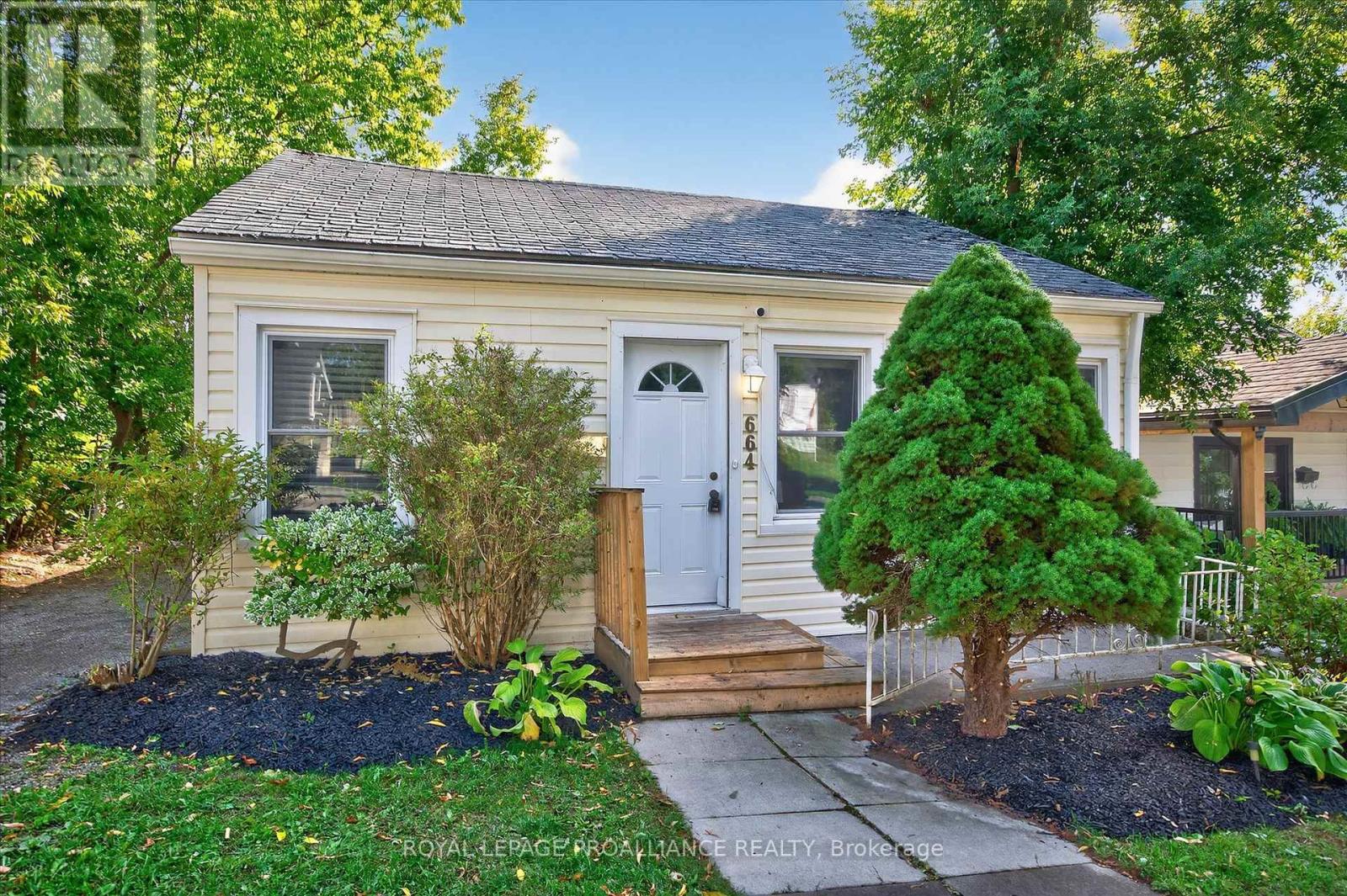 664 GILCHRIST STREET, peterborough (northcrest ward 5), Ontario