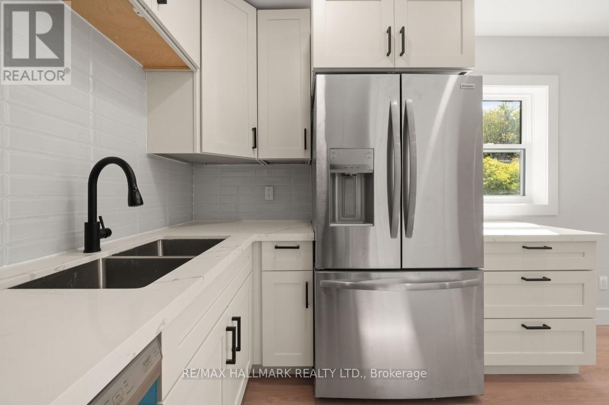 UPPER UNIT - 124 COLBORNE STREET, kawartha lakes (fenelon falls), Ontario