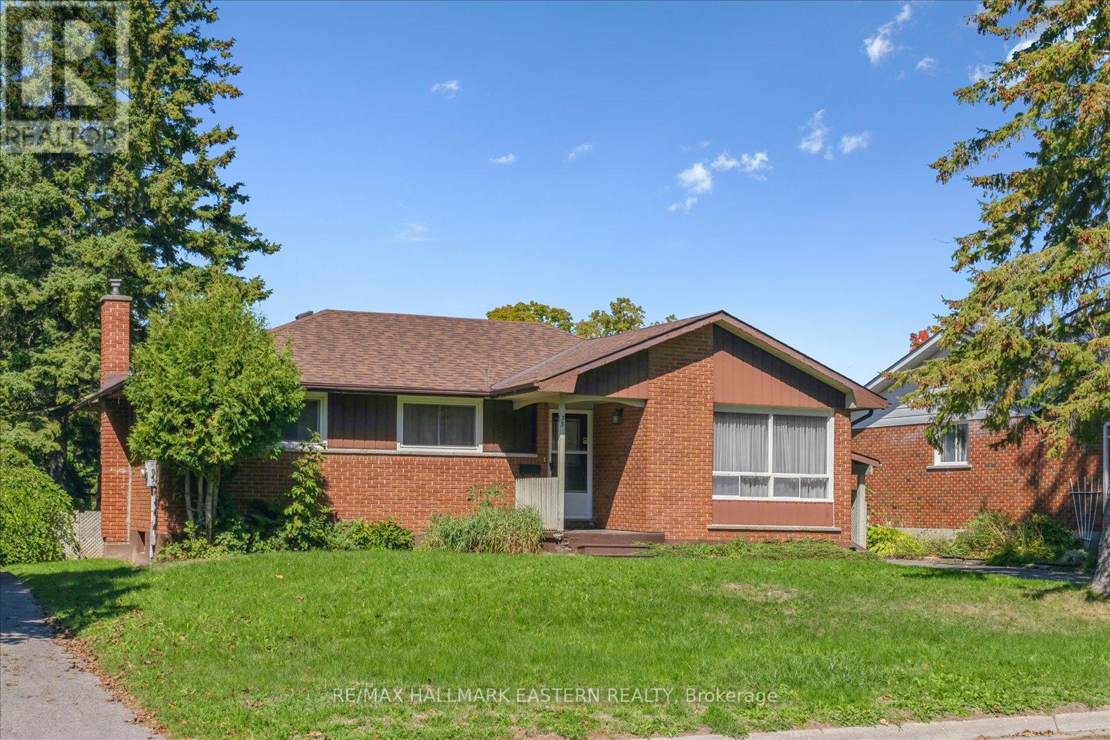 33 SPRINGBROOK DRIVE, peterborough (monaghan ward 2), Ontario