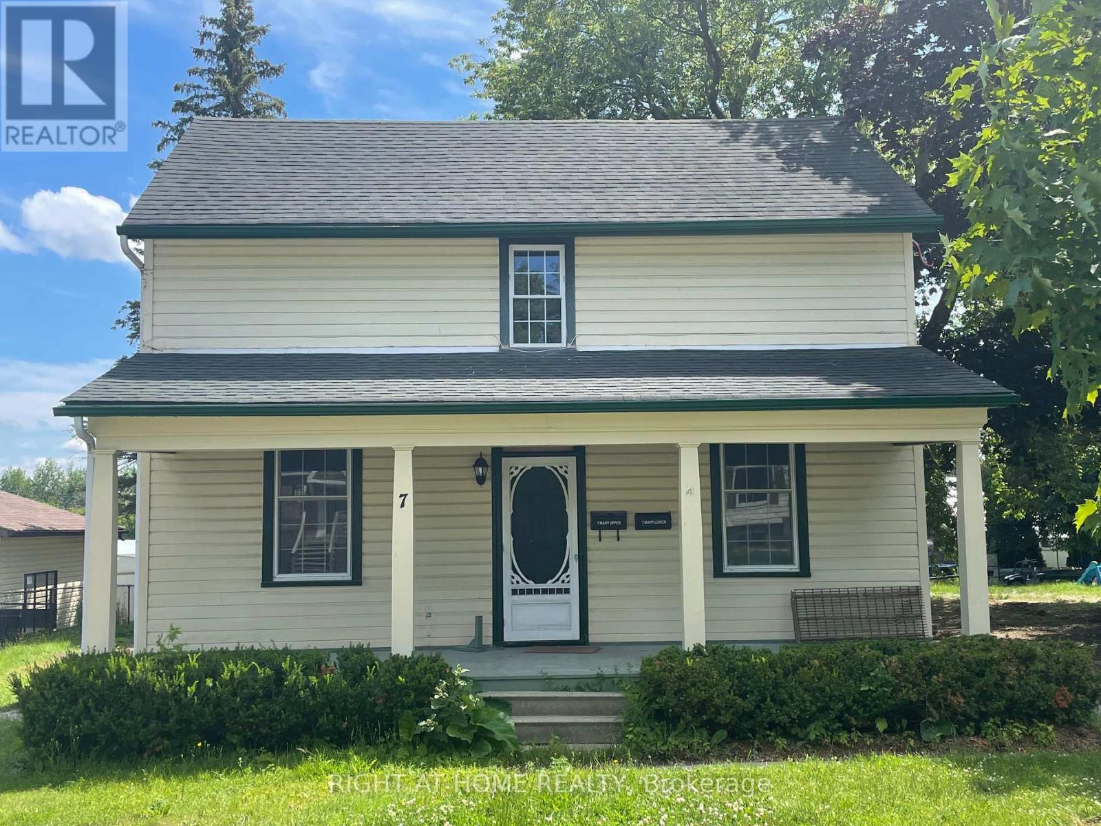 LOWER UNIT - 7 MARY STREET E, kawartha lakes (lindsay), Ontario