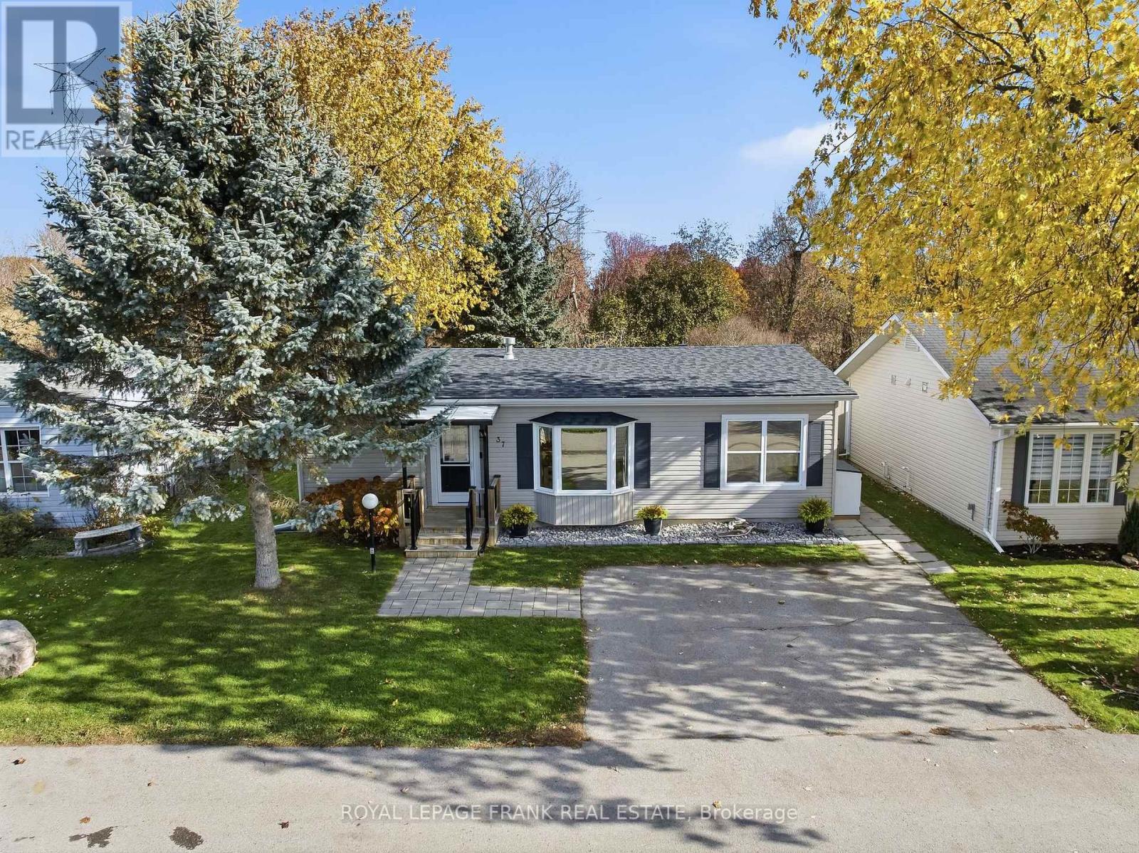 37 FAIRWAY DRIVE, clarington (bowmanville), Ontario