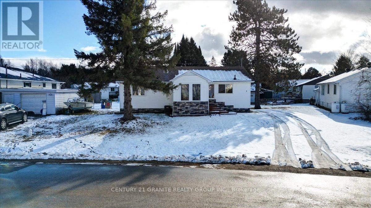 3 LARCH STREET, highlands east (bicroft ward), Ontario