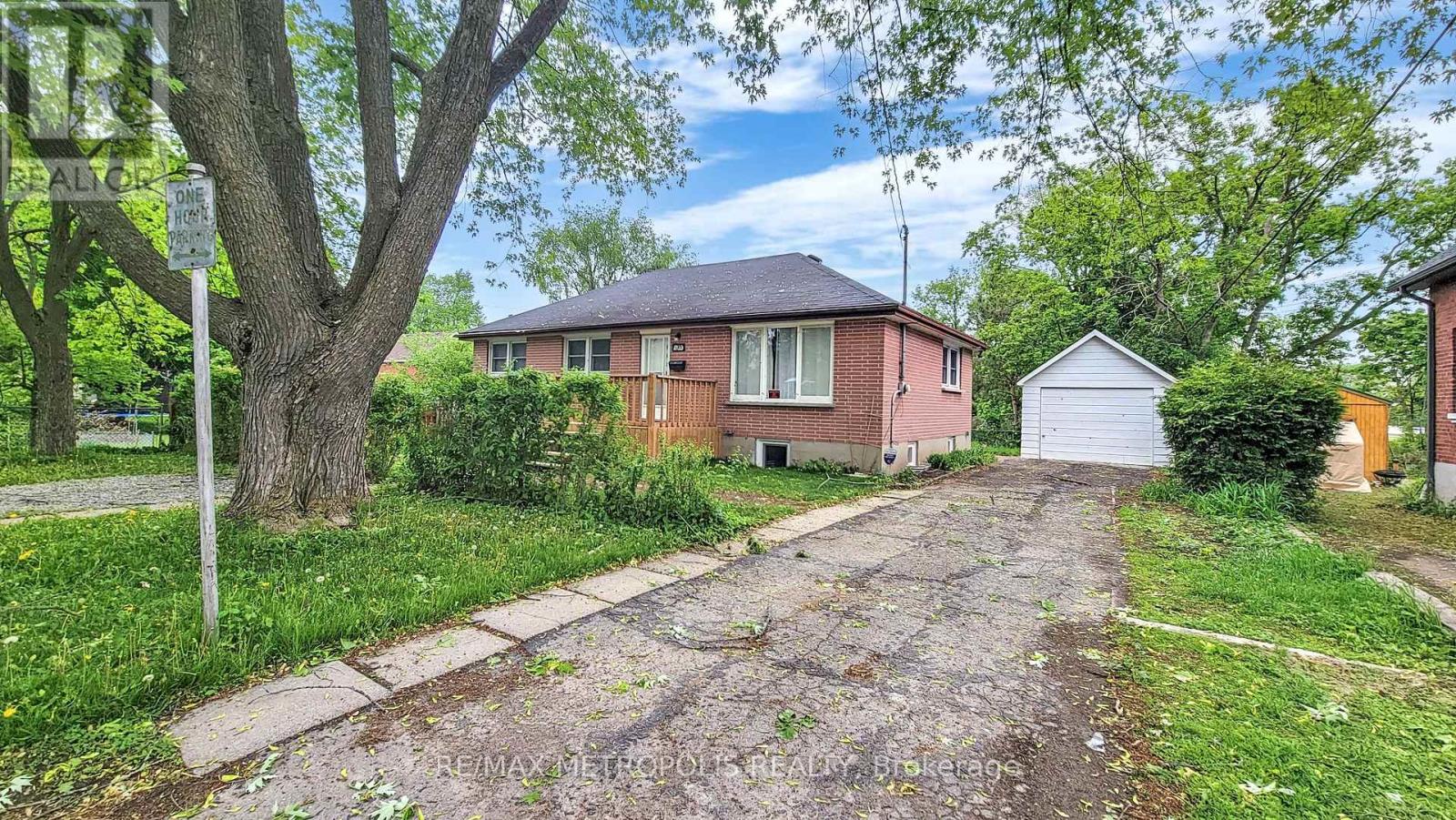 MAIN - 1020 BREWER STREET, peterborough central (south), Ontario