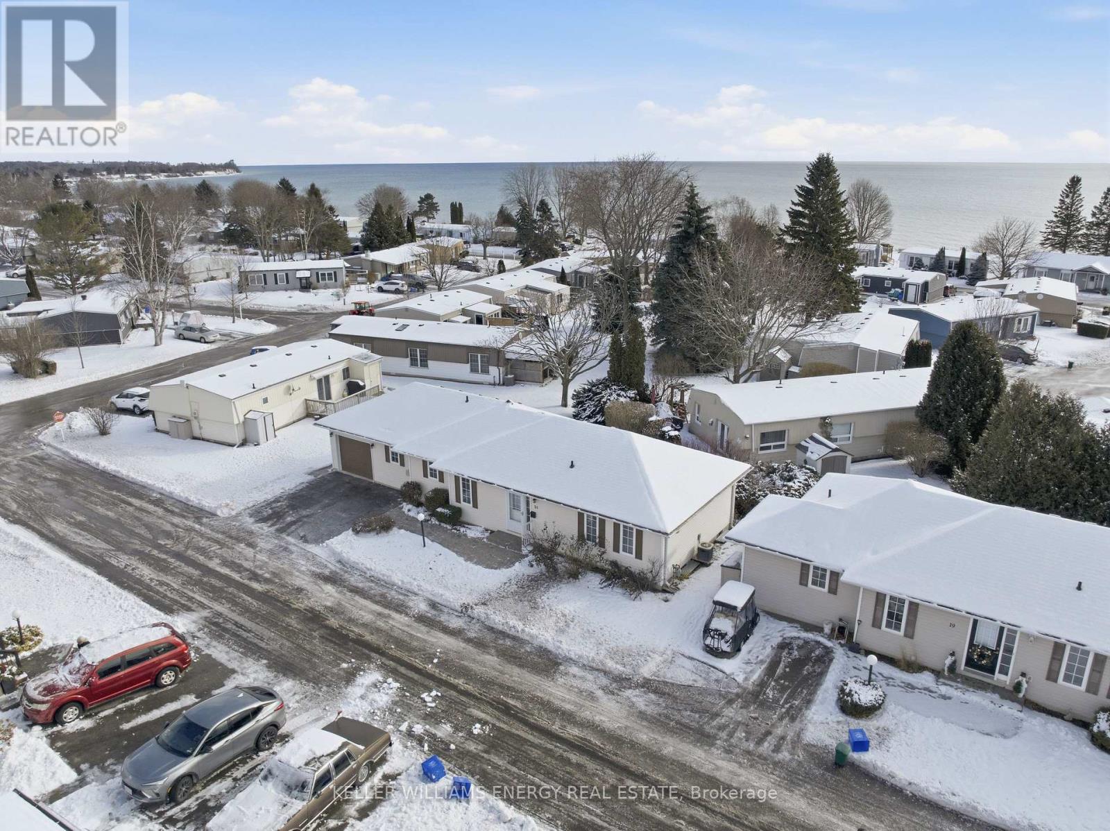 21 HERITAGE LANE, clarington (newcastle), Ontario