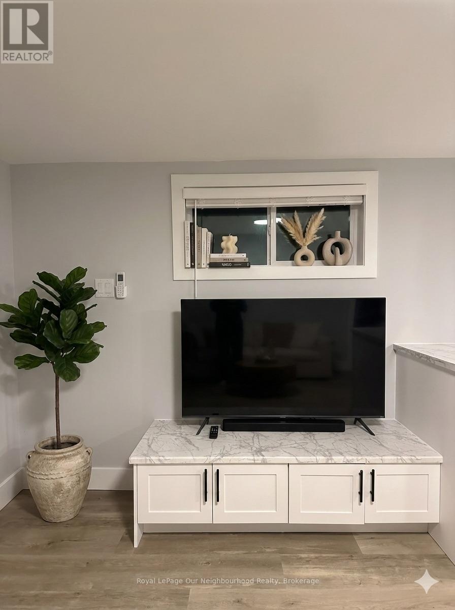 LOWER - 997 ARMOUR ROAD, peterborough (ashburnham ward 4), Ontario