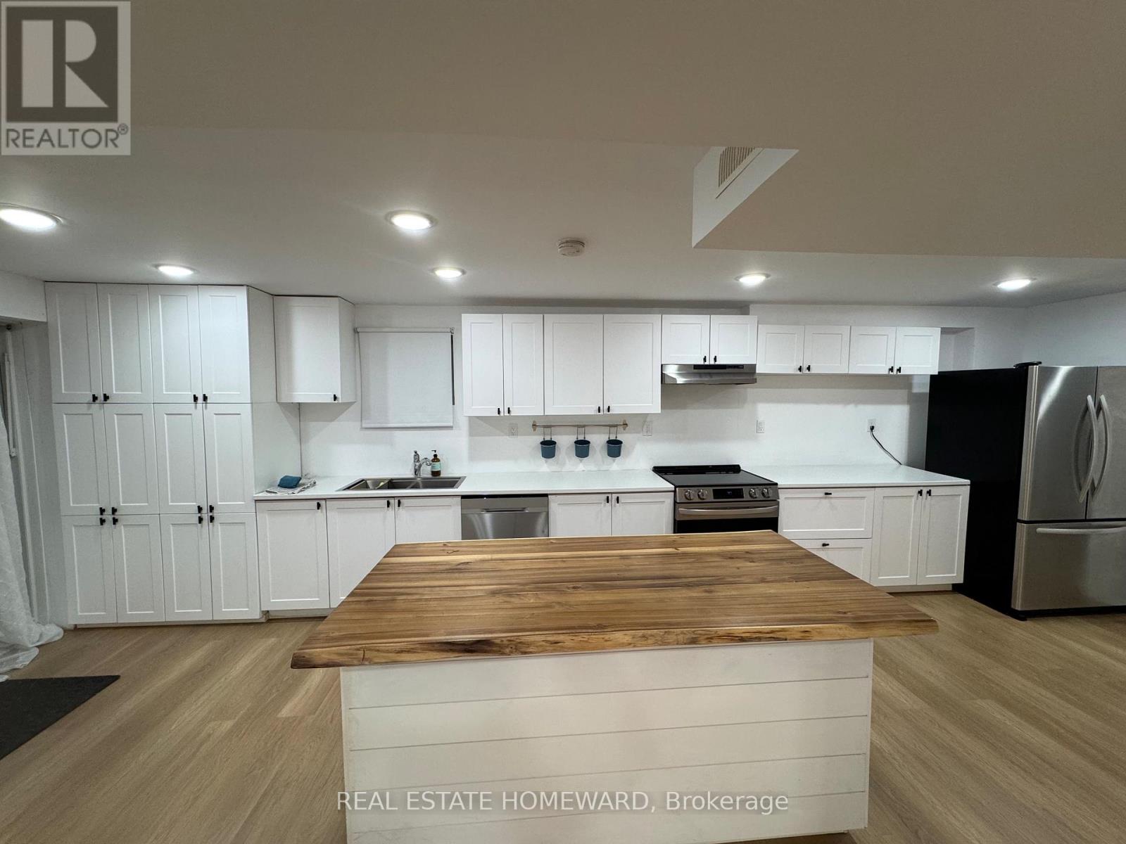 16 CAREW BOULEVARD, kawartha lakes (lindsay), Ontario