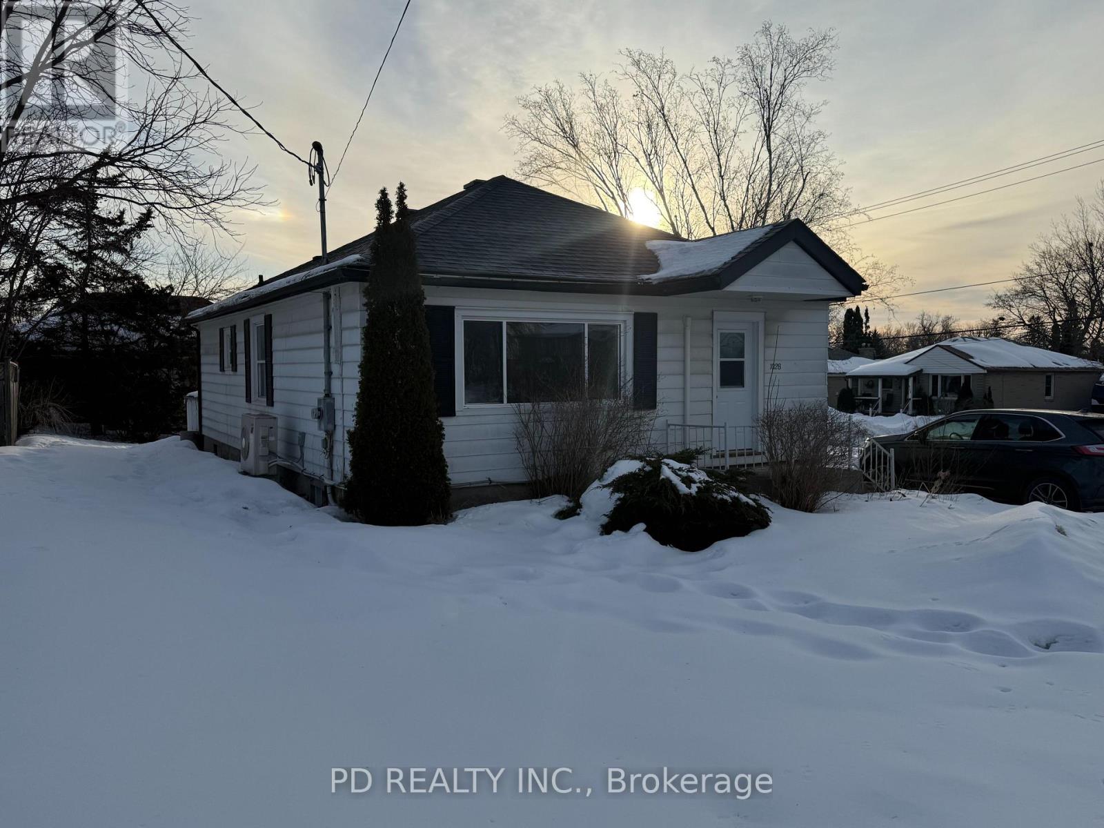 1028 WESTERN AVENUE, peterborough (otonabee ward 1), Ontario